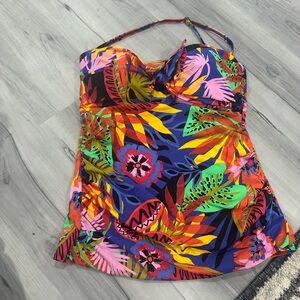 Women’s bathing suit top tankini